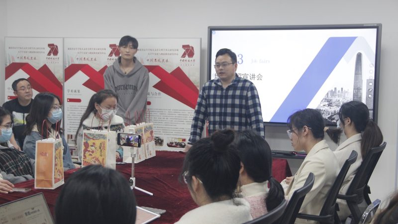 以下是一些电工培训教材推荐：